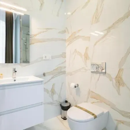 Hanza Tower White 24 Pool & Jacussi *