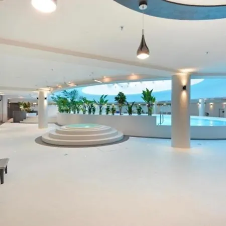 Hanza Tower White 24 Pool & Jacussi * Szczecin